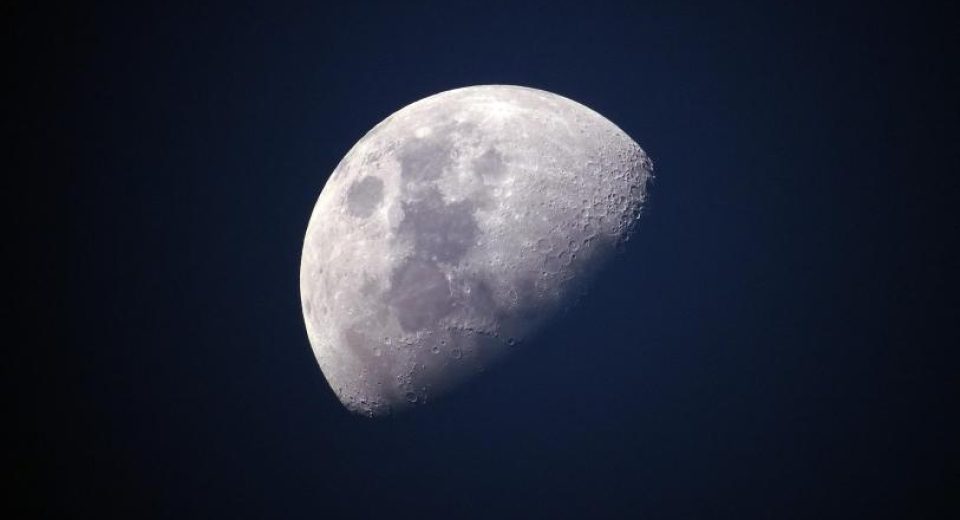 ¿Un asteroide amenaza con colisionar contra la Luna? La ciencia responde